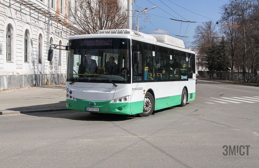 У Полтаві презентували новий вид громадського транспорту - сучасний електробус