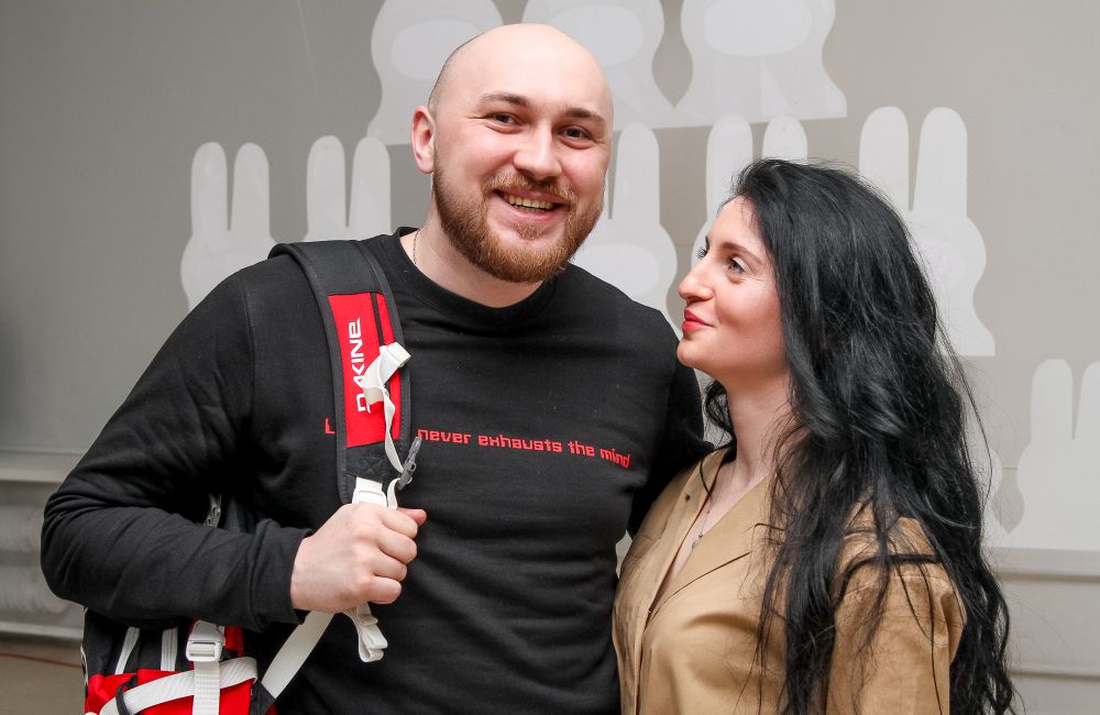 Марія Сущук зробила основу з силуетів «гопників» для відеоінсталації