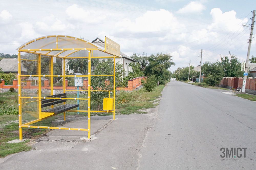 У Полтаві встановлюють нову зупинку громадського транспорту